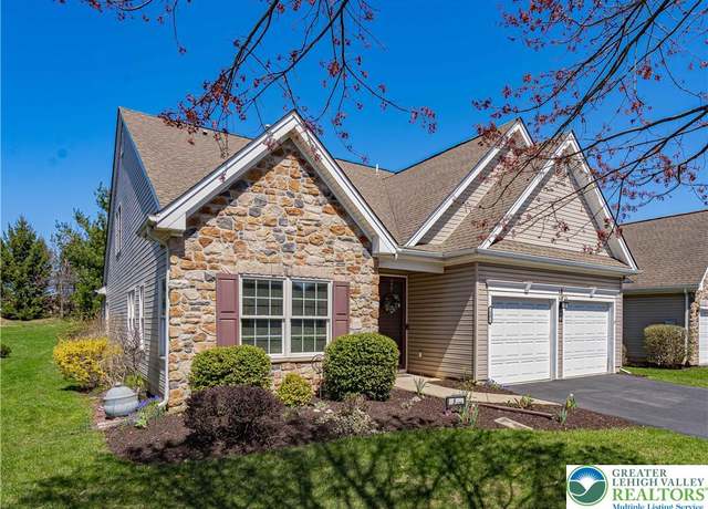 Property at 50 Edinburgh Dr, Palmer Twp, PA 18045, 3 beds, 3.5 baths