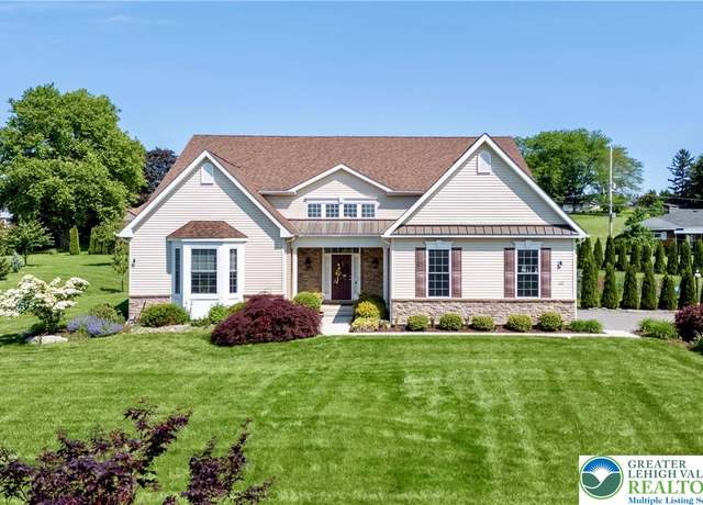 Property at 222 Danbury Dr, Bushkill Twp, PA 18064, 3 beds, 2.5 baths