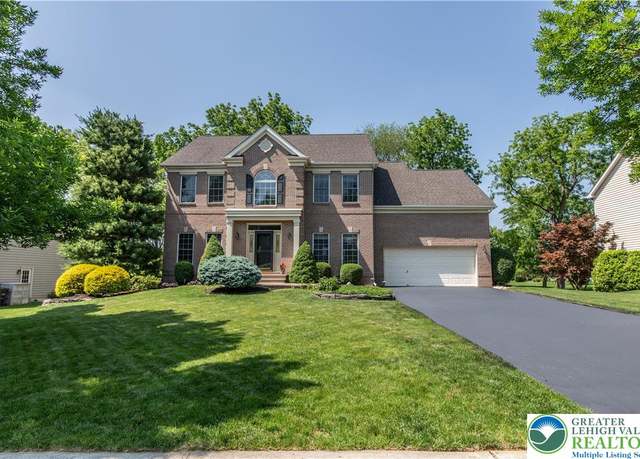 Property at 5371 Greenbriar Dr, Hanover Twp, PA 18017, 4 beds, 2.5 baths