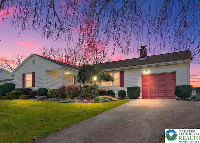 Property at 3014 Ridon Ct, Bethlehem Twp, PA 18020, 4 beds, 1.5 baths