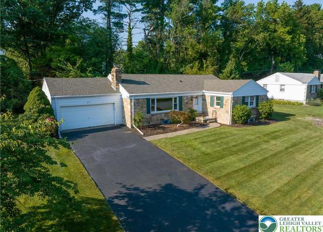 Property at 211 Flagstone Dr, Bethlehem City, PA 18017, 3 beds, 1.5 baths