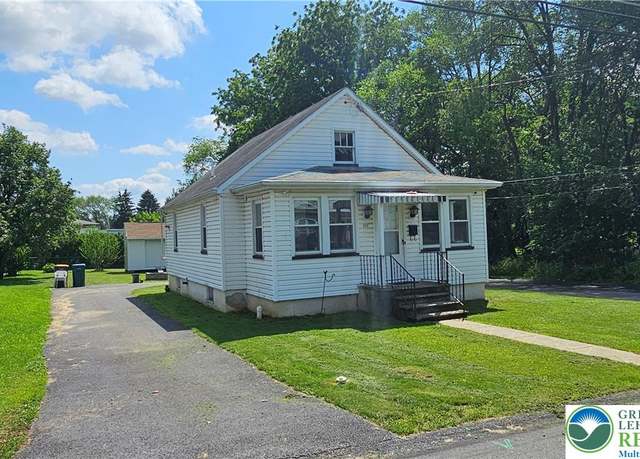 Property at 532 Oakwood St, Palmer Twp, PA 18045, 2 beds, 1 bath