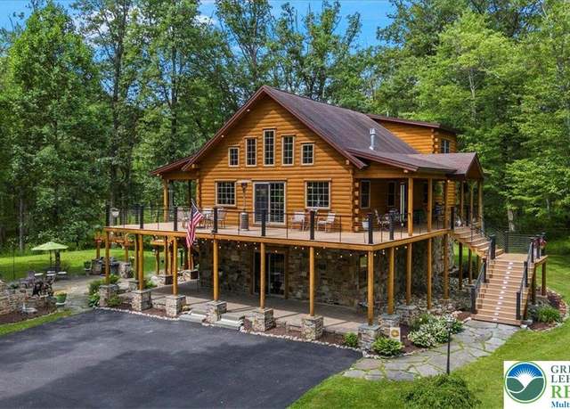 Property at 207 W Douglasville Rd, Bushkill Twp, PA 18064, 4 beds, 2.5 baths