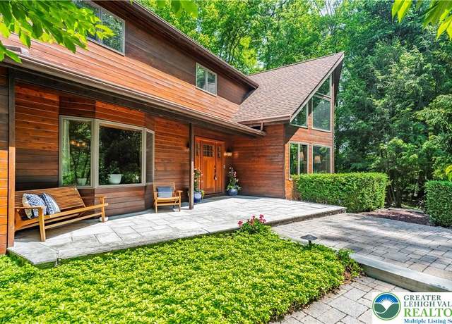Property at 3416 Oak Hill Rd, Emmaus Boro, PA 18049, 4 beds, 2.5 baths