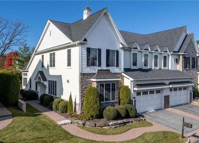Property at 1912 Carriage Knoll Dr, Bethlehem City, PA 18015, 3 beds, 2.5 baths