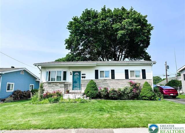 Property at 526 Faith Dr, Catasauqua Boro, PA 18032, 3 beds, 1 bath