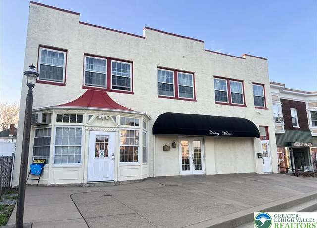 Property at 1707 Washington Blvd, Wilson Borough, PA 18042, 4 beds, 1 bath