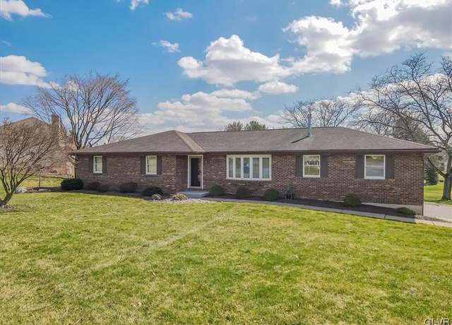 Property at 382 Hillview Dr, Lower Nazareth Twp, PA 18064, 3 beds, 2 baths