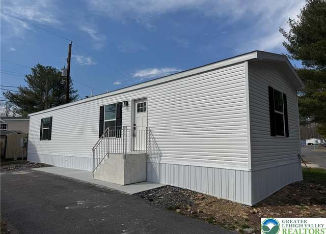 Property at 3422 Franklin Sq, Moore Twp, PA 18067, 2 beds, 2 baths