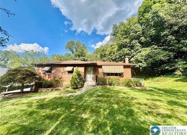 Property at 729 Frost Hollow Rd, Easton, PA 18040, 3 beds, 1.5 baths