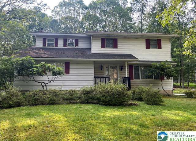 Property at 122 Savage Trl, Smithfield Twp, PA 18301, 4 beds, 1.5 baths