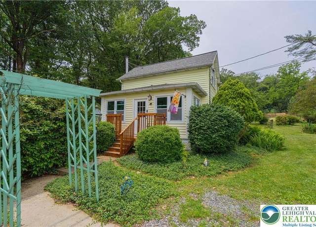Property at 636 School Rd, Plainfield Twp, PA 18064, 2 beds, 1 bath