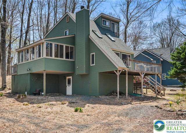 Property at 231 Barberry Ln, Coolbaugh Twp, PA 18347, 4 beds, 2.5 baths