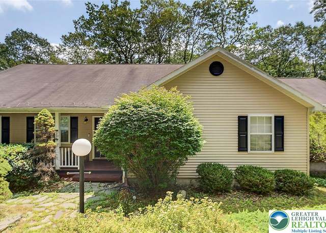 Property at 3246 Mountain View Dr, Pocono Twp, PA 18372, 4 beds, 3 baths