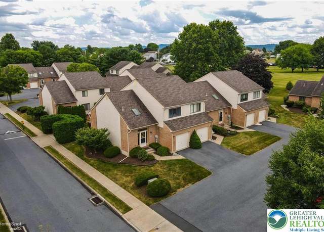 Property at 3225 Oakland Square Dr, Bethlehem City, PA 18020, 2 beds, 1.5 baths