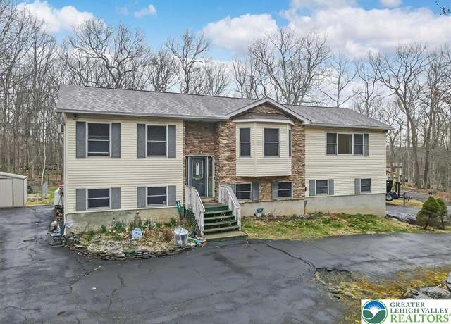 Property at 3657 Bristol Cir E, Middle Smithfield Twp, PA 18302, 4 beds, 2 baths