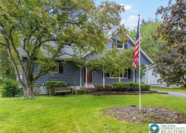 Property at 596 Chestnut St, East Stroudsburg, PA 18301, 4 beds, 2 baths