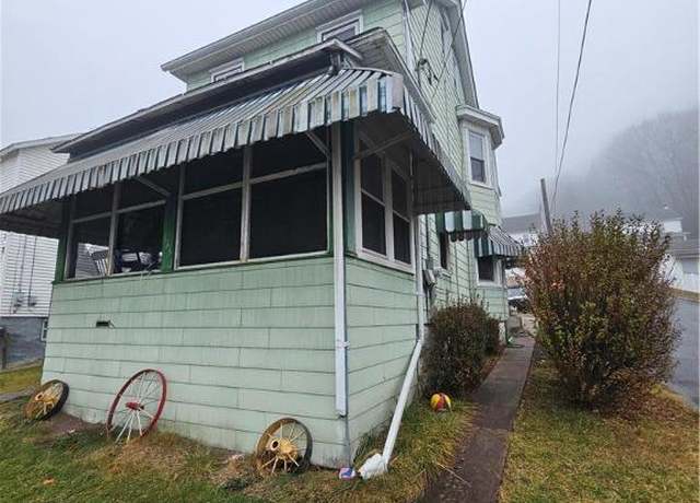 Property at 153 W High St, Nesquehoning Boro, PA 18240, 3 beds, 1 bath