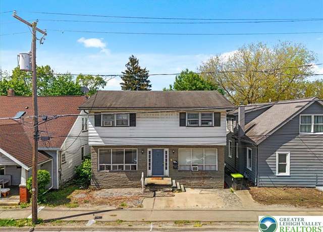 Property at 63 N 10th St, Stroudsburg, PA 18360, 6 beds, 4 baths