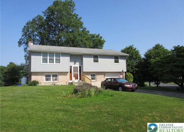Property at 3027 Hecktown Rd, Palmer Twp, PA 18045, 4 beds, 2 baths