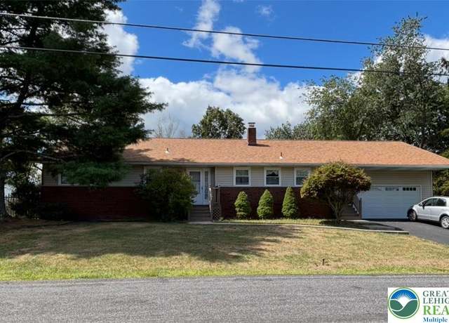 Property at 2215 Sutton Dr, Stroud Twp, PA 18360, 3 beds, 2 baths