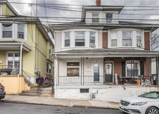 Property at 62 E Ettwein St, Bethlehem City, PA 18018, 4 beds, 1.5 baths