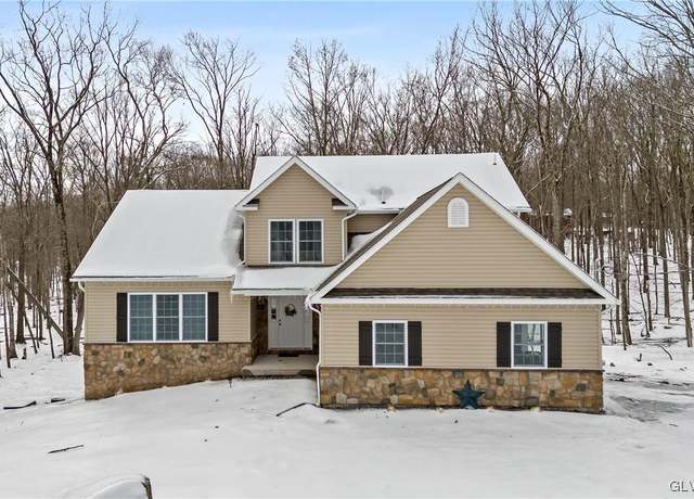 Property at 146 Cottonwood Dr, Pike, PA 18428, 4 beds, 2.5 baths