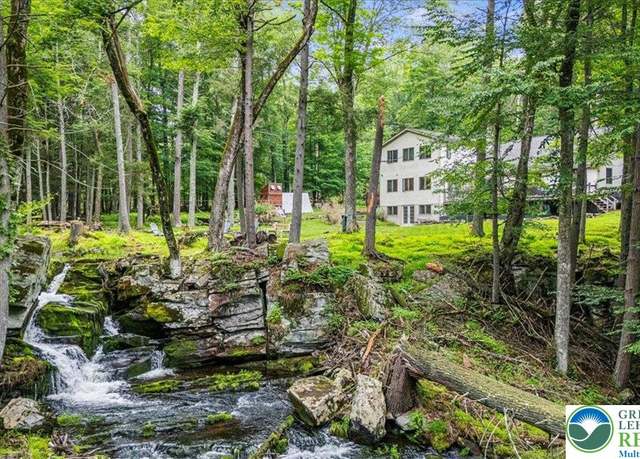 Property at 1079 Marshalls Creek Rd, Middle Smithfield Twp, PA 18302, 3 beds, 2 baths