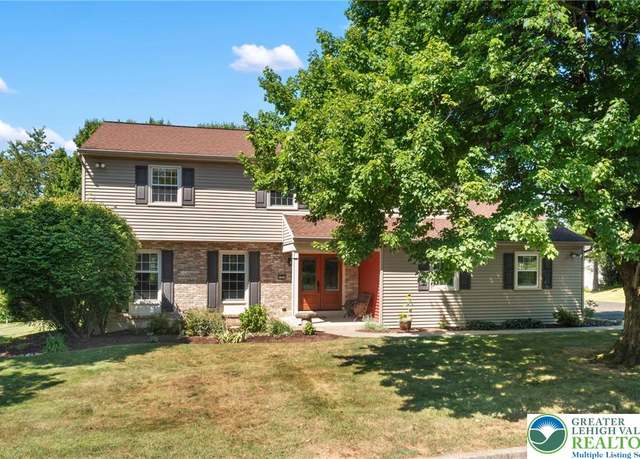 Property at 1253 Clearview Cir, Lower Macungie Twp, PA 18103, 5 beds, 2.5 baths