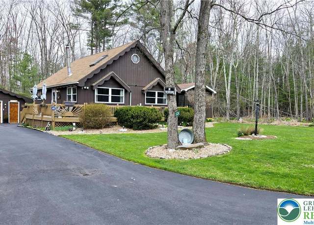 Property at 3324 Aspen Rd, Polk Twp, PA 18058, 3 beds, 1.5 baths