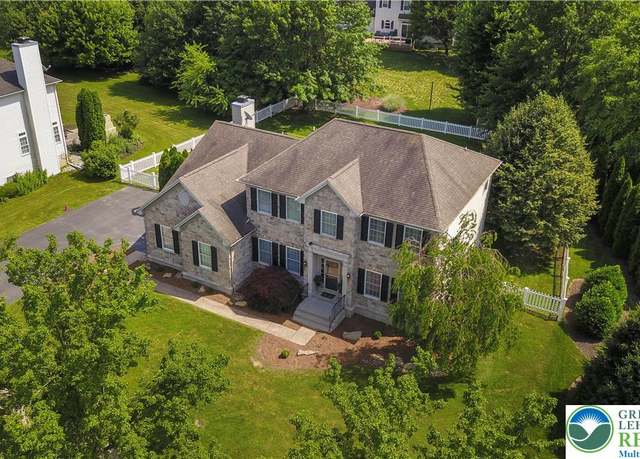 Property at 3960 Mountain View Ave, Palmer Twp, PA 18045, 5 beds, 3.5 baths