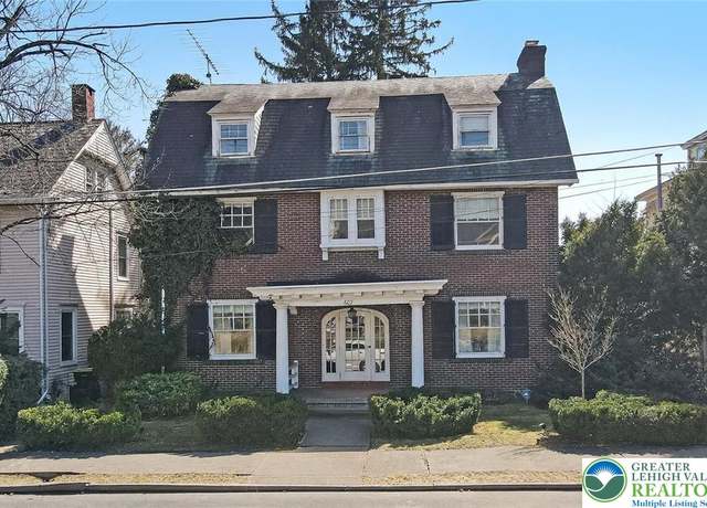 Property at 607 Thomas St, Stroudsburg, PA 18360, 6 beds, 3.5 baths