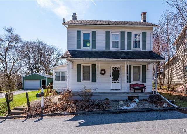 Property at 137 Buss St, Plainfield Twp, PA 18072, 3 beds, 1.5 baths