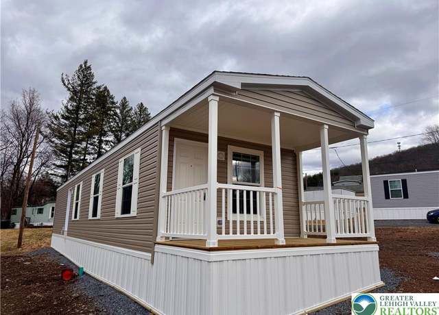 Property at 20 Court St, Franklin Twp, PA 18235, 2 beds, 1 bath
