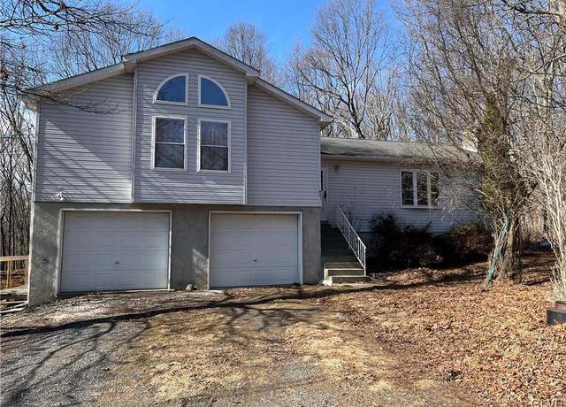 Property at 631 Wapita Dr, Middle Smithfield Twp, PA 18302, 3 beds, 2 baths