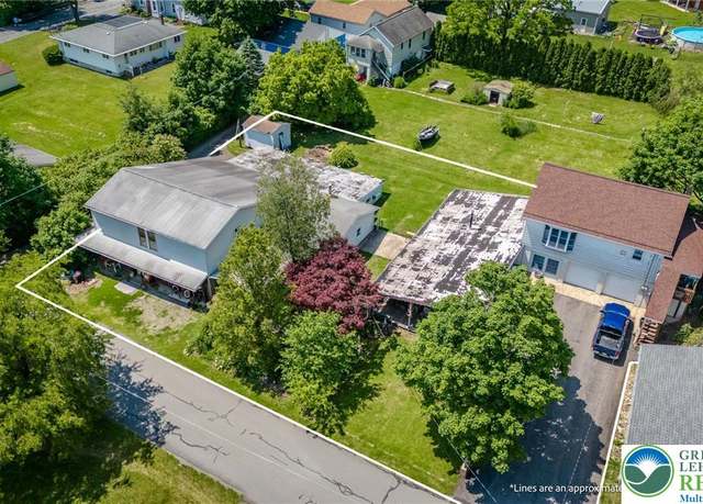 Property at 150 Lehigh St, Franklin Twp, PA 18235, 3 beds, 1.5 baths