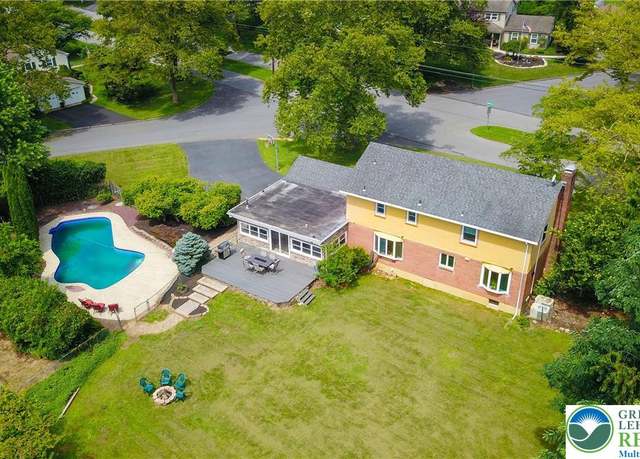 Property at 3660 Southwood Dr, Palmer Twp, PA 18045, 4 beds, 3 baths