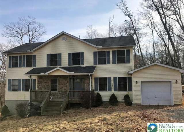 Property at 217 St Andrews Dr, Middle Smithfield Twp, PA 18324, 4 beds, 2.5 baths
