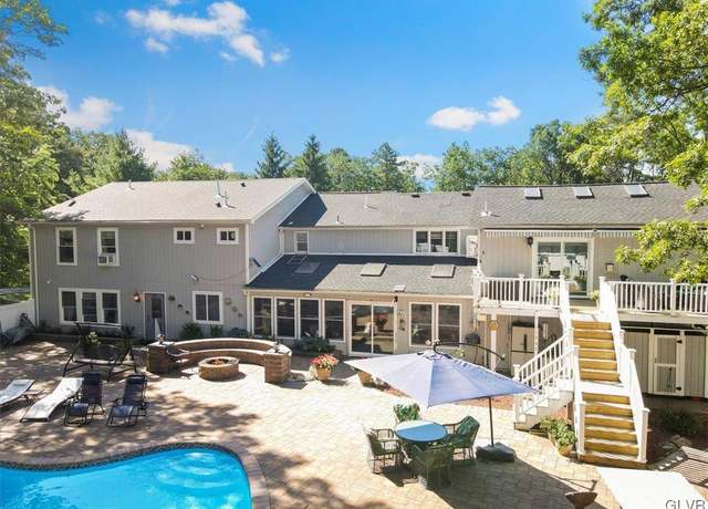 Property at 1555 Longleaf Dr, Chestnuthill Twp, PA 18330, 5 beds, 3.5 baths