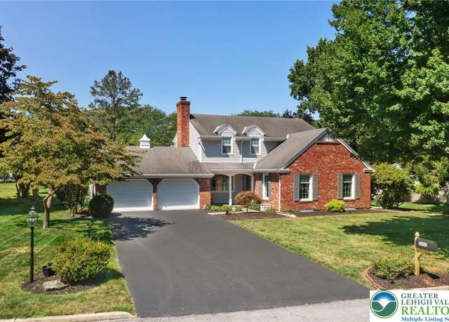 Property at 2892 Edgemont Dr, Salisbury Twp, PA 18103, 4 beds, 2.5 baths
