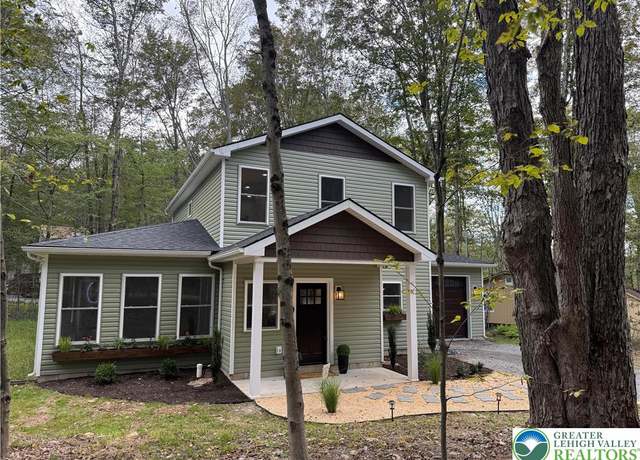 Property at 2187 Lehigh Dr, Coolbaugh Twp, PA 18347, 3 beds, 2.5 baths