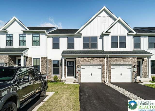 Property at 1022 Watson Ct, Upper Macungie Twp, PA 18051, 3 beds, 2.5 baths