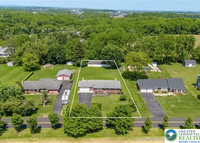 Property at 3324 Golf Course Rd, North Whitehall Twp, PA 18104, 3 beds, 1.5 baths