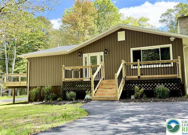 Property at 1003 Teakwood Dr, Newfoundland, PA 18445, 4 beds, 2 baths