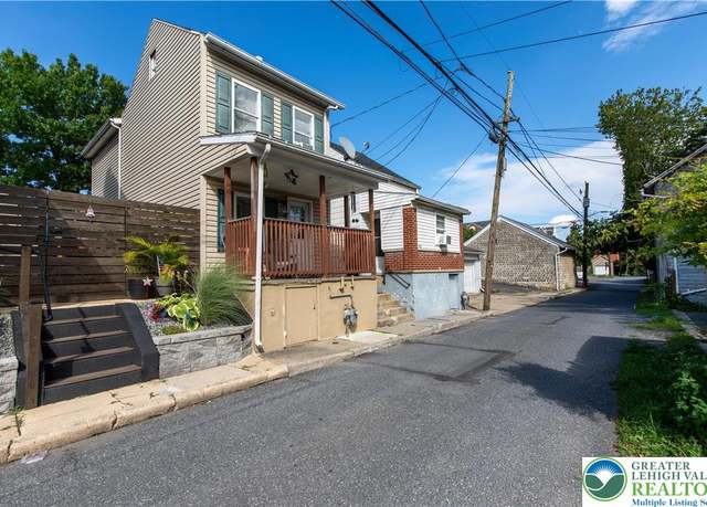 Property at 133 Railroad St, Catasauqua Boro, PA 18032, 2 beds, 1 bath