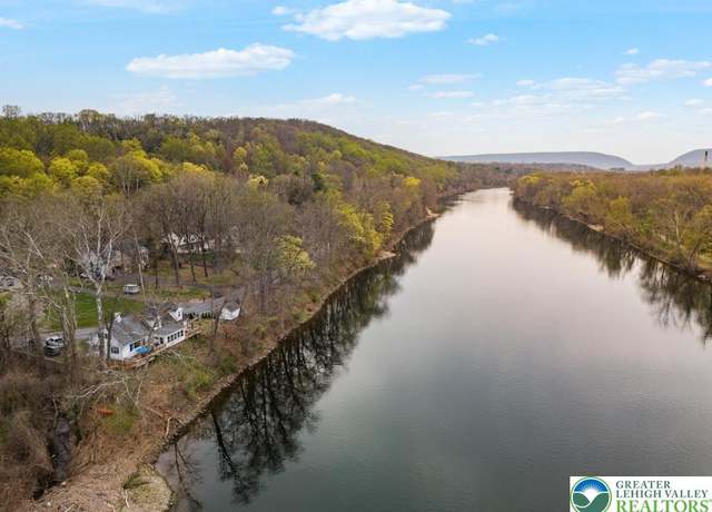 Property at 3325 River Rd, Upper Mt Bethel Twp, PA 18343, 3 beds, 2 baths