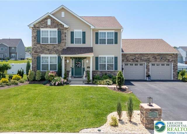Property at 1043 Lisa Ln, Palmer Twp, PA 18045, 4 beds, 2.5 baths