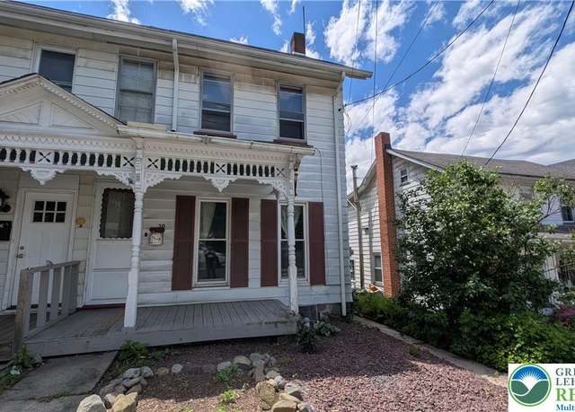 Property at 30 S Broad St, East Bangor Borough, PA 18013, 4 beds, 1.5 baths