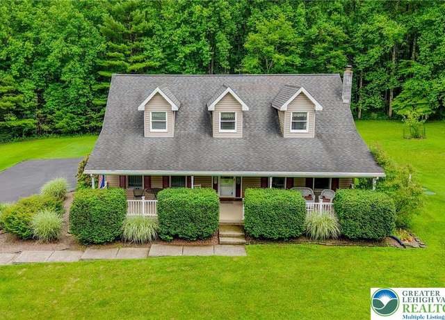 Property at 142 Hickory Ln, Chestnuthill Twp, PA 18353, 3 beds, 2.5 baths