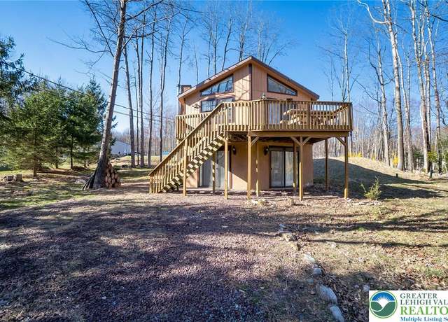 Property at 162 Acorn Ln, Polk Twp, PA 18058, 4 beds, 2 baths